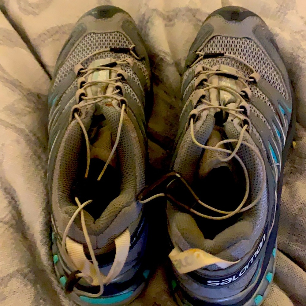 Women’s hiking shoes